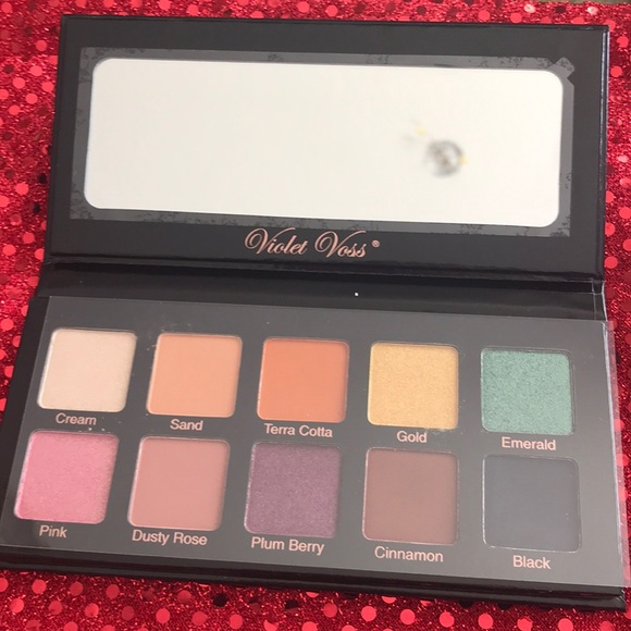 Eyeshadow palette - Picture 3 of 3